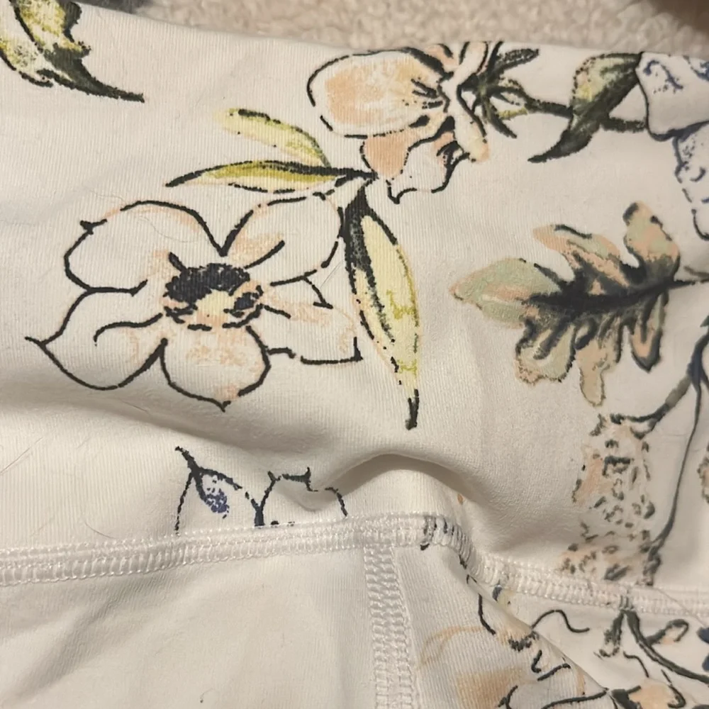 Victoria's Secret Hi waist Knockout Floral Leggings Size M - Picture 6 of 10